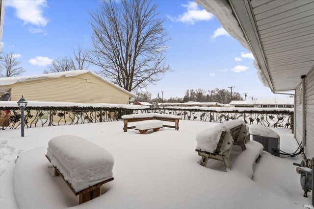 1225 Manchester Drive, South Bend, IN 46615