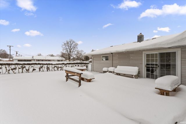 1225 Manchester Drive, South Bend, IN 46615