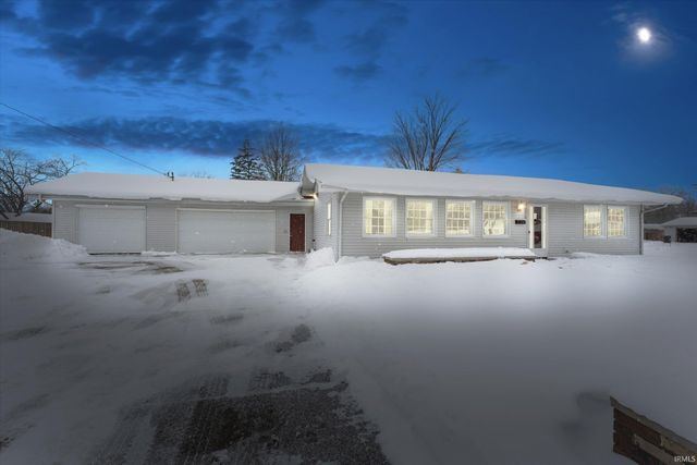 1225 Manchester Drive, South Bend, IN 46615