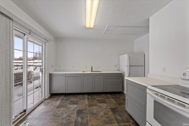 1225 Manchester Drive, South Bend, IN 46615