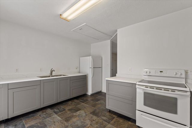 1225 Manchester Drive, South Bend, IN 46615