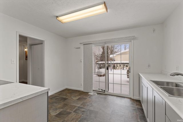 1225 Manchester Drive, South Bend, IN 46615