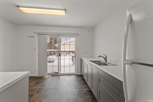 1225 Manchester Drive, South Bend, IN 46615