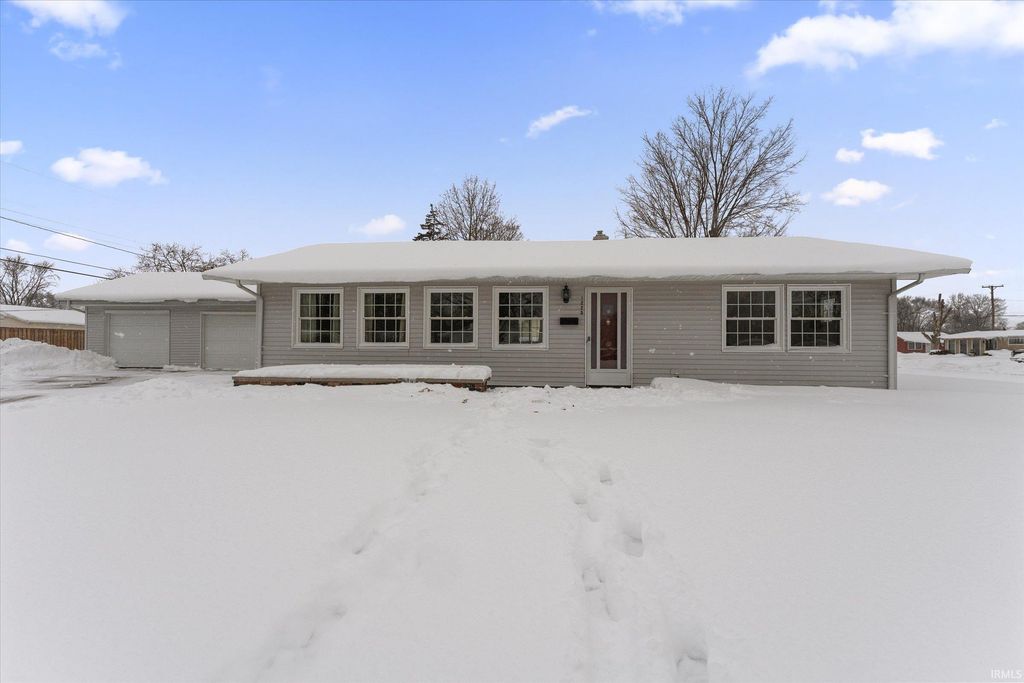 1225 Manchester Drive, South Bend, IN 46615