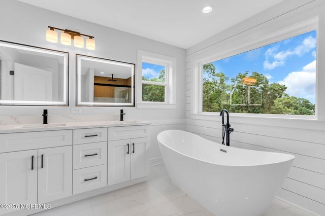 282 Float Avenue, Manahawkin, NJ 08050