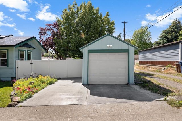 3204 W Fairview Ave, Spokane, WA 99205