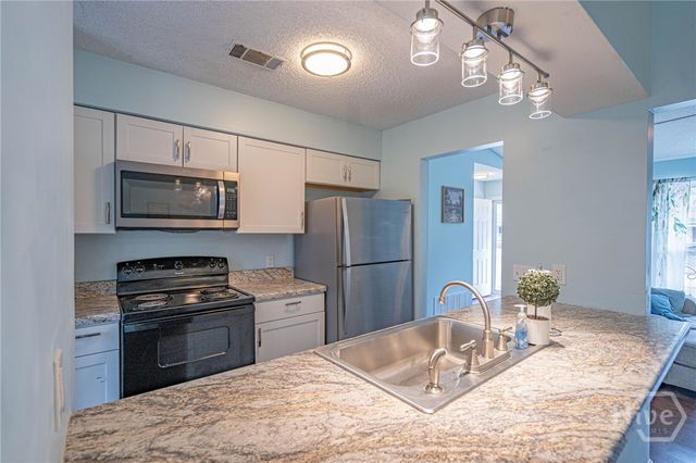 4 Cambridge Court, Savannah, GA 31419