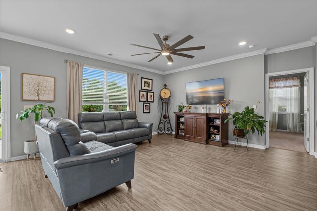912 Laurens Mill Dr., Myrtle Beach, SC 29579