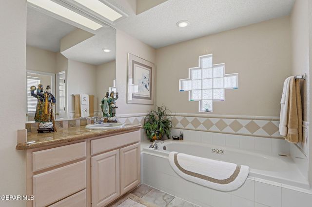 905 VIA DESCANSO Drive, El Paso, TX 79912