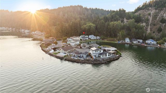 21 NE Belaire Drive, Belfair, WA 98528