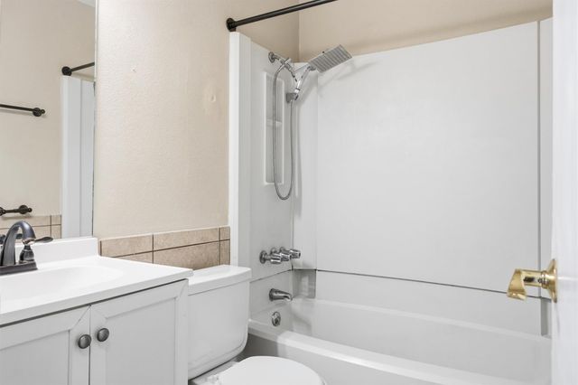 2600 S Bagdad RD A, Leander, TX 78641