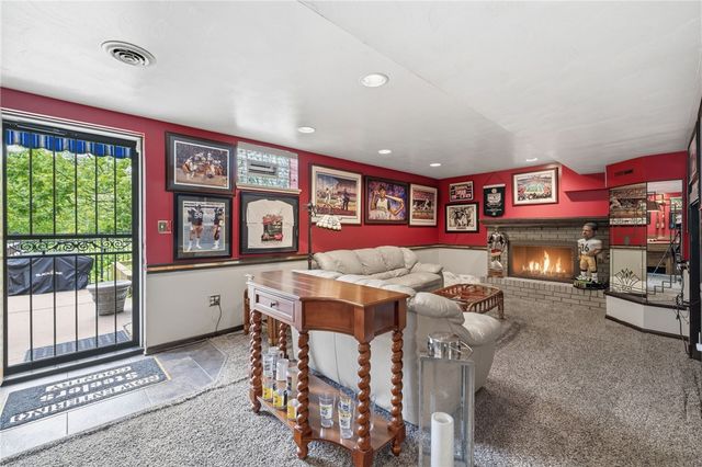 326 Arriba Way, Carrick, PA 15210