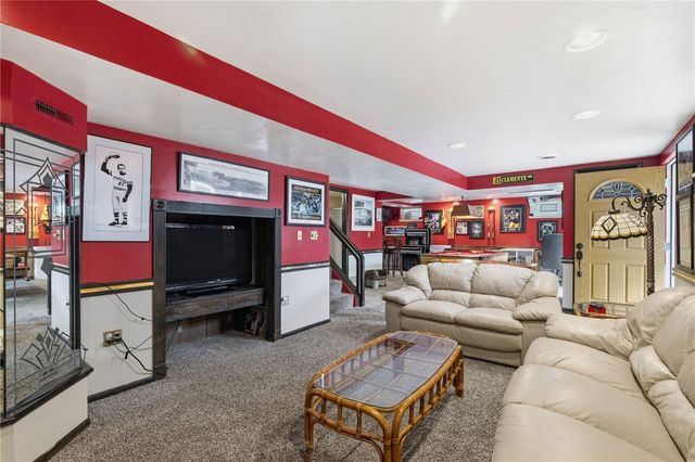 326 Arriba Way, Carrick, PA 15210