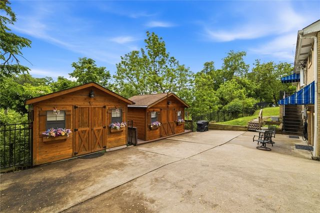 326 Arriba Way, Carrick, PA 15210