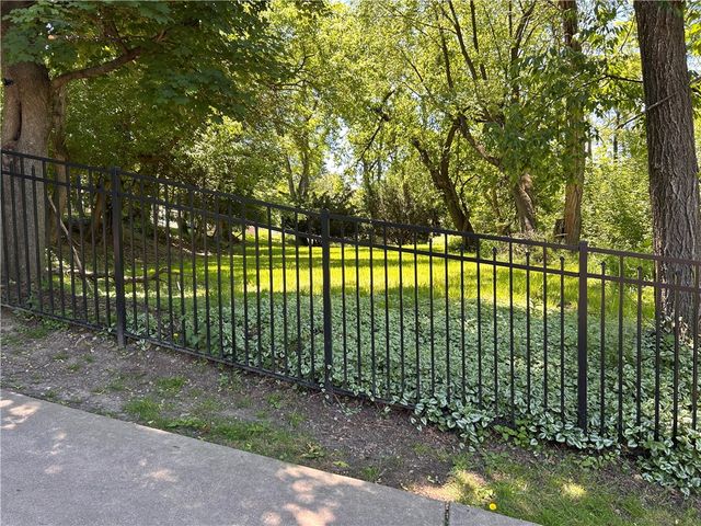 326 Arriba Way, Carrick, PA 15210