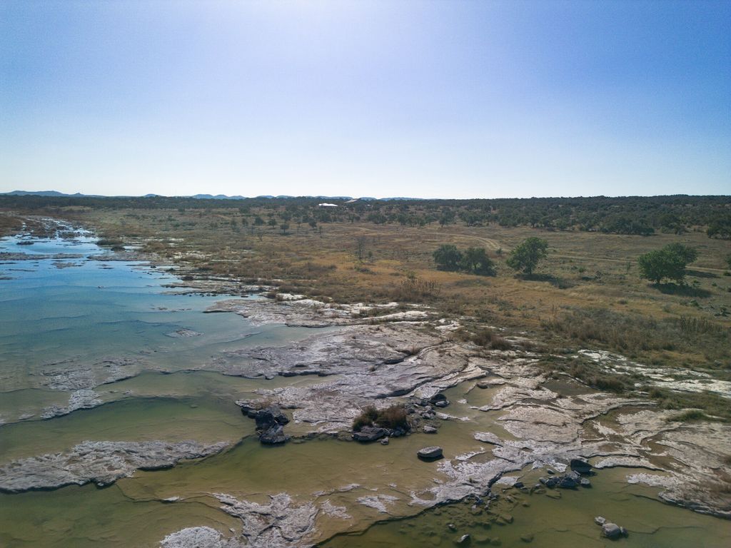 900 Rio Vista Road, Johnson City, TX 78636