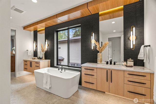 11021 NE 14th Street, Bellevue, WA 98004