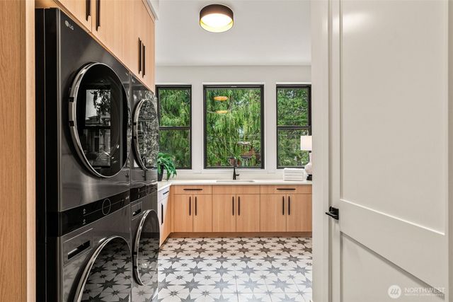 11021 NE 14th Street, Bellevue, WA 98004