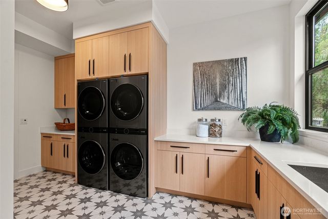 11021 NE 14th Street, Bellevue, WA 98004