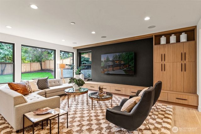11021 NE 14th Street, Bellevue, WA 98004
