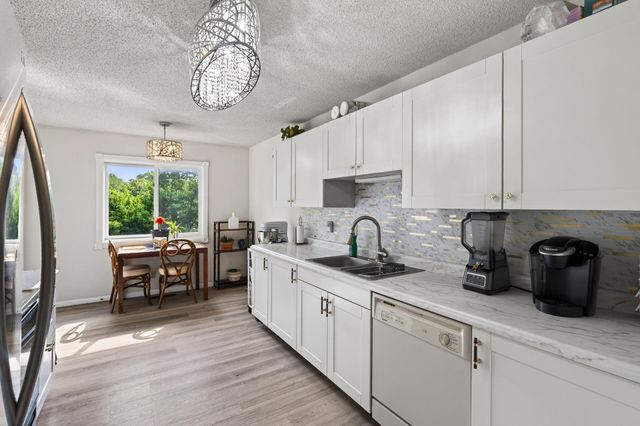 5267 Balmoral Lane, Bloomington, MN 55437