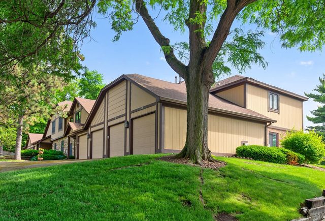 5267 Balmoral Lane, Bloomington, MN 55437
