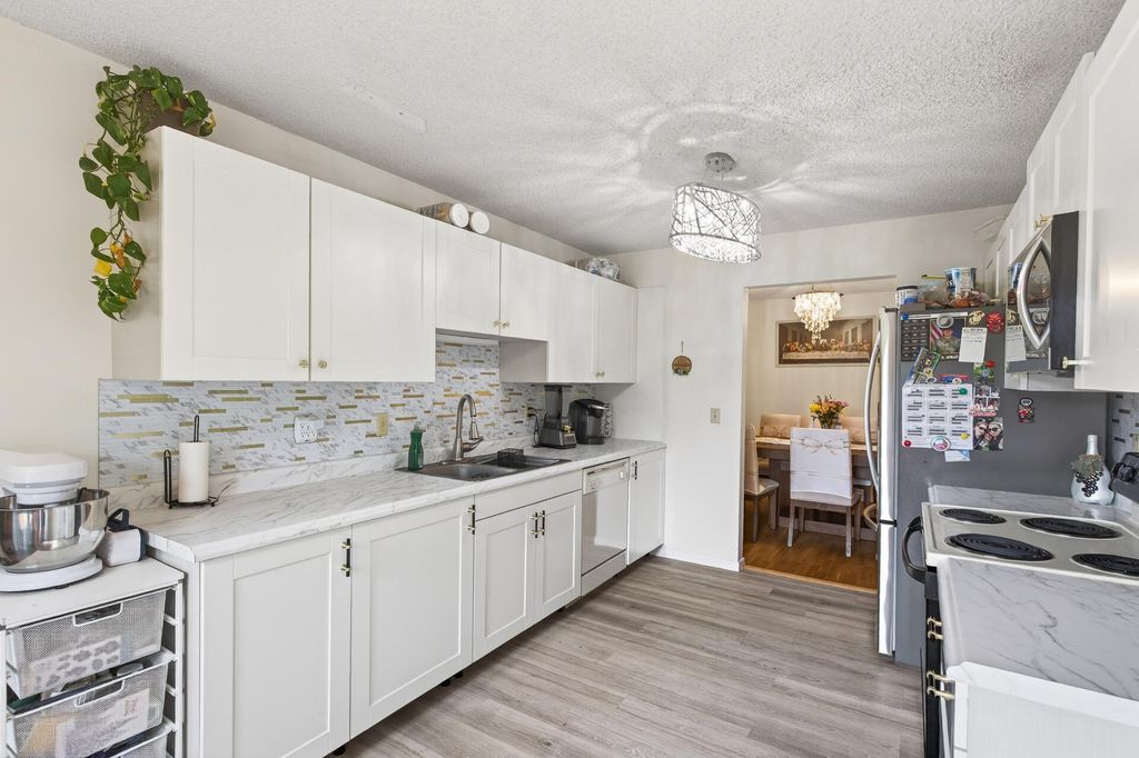 5267 Balmoral Lane, Bloomington, MN 55437