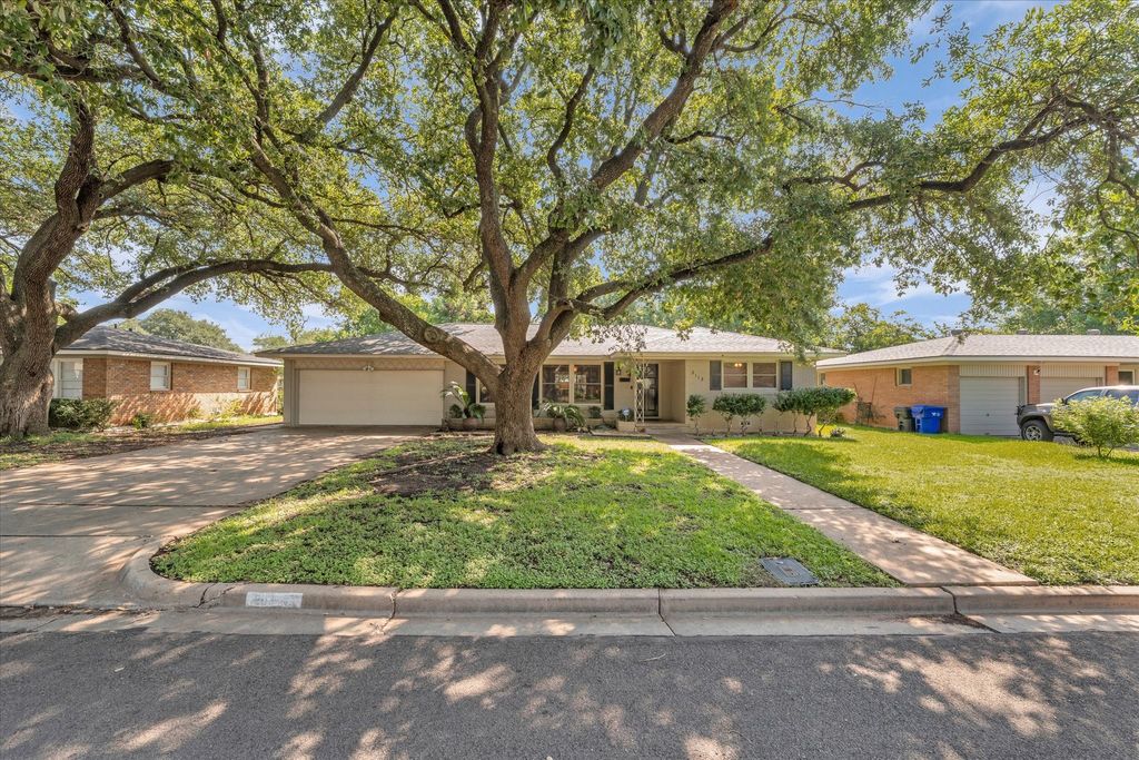2113 Trinity Drive, Waco, TX 76710