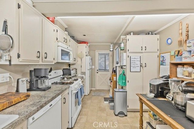 23328 Brookside Rd Road, Crestline, CA 92325