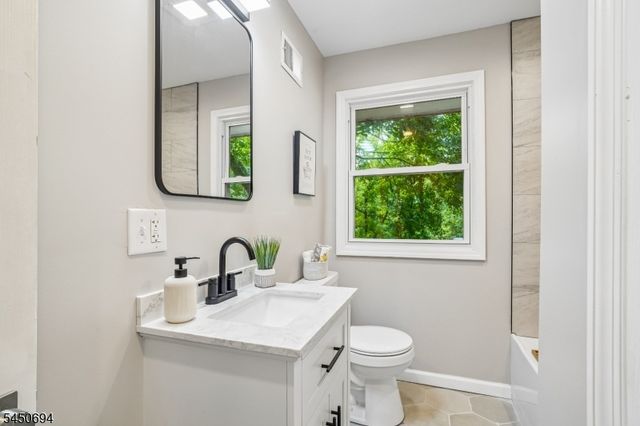 60 Flower Ave, Washington Boro, NJ 07882