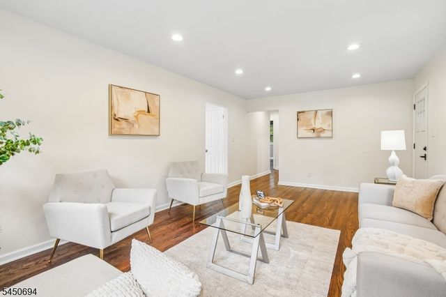60 Flower Ave, Washington Boro, NJ 07882