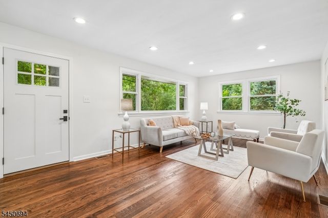 60 Flower Ave, Washington Boro, NJ 07882