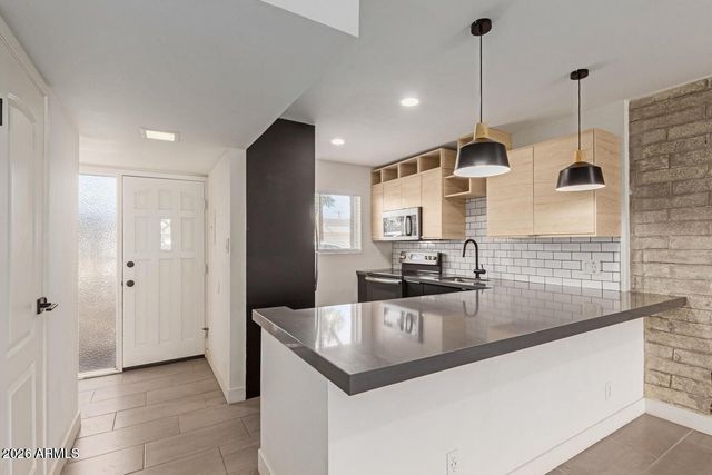 4701 N 68TH Street 214, Scottsdale, AZ 85251