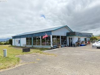 175 W 3RD St, Tillamook, OR 97141