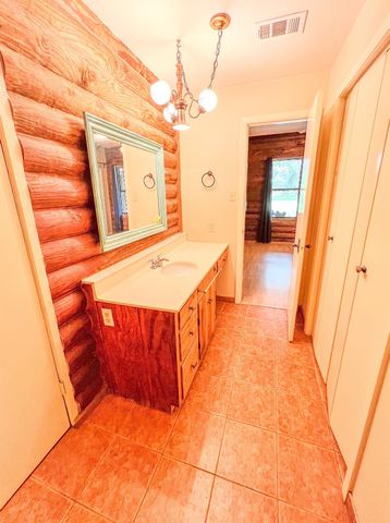 605 Ne Clayton Street, Dayton, TX 77535