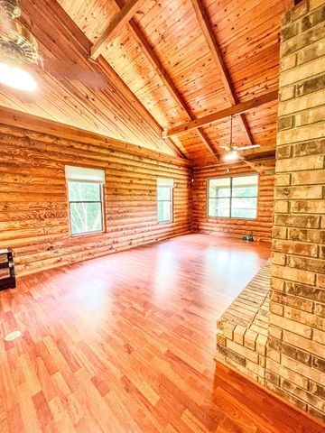 605 Ne Clayton Street, Dayton, TX 77535