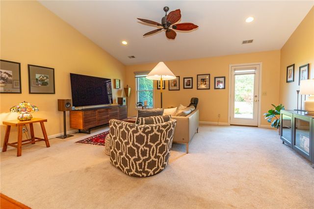 138 Abbey Rd, Neshannock Twp, PA 16105