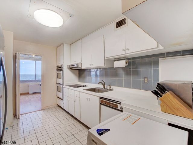 1 Claridge Dr 925, Verona Twp., NJ 07044