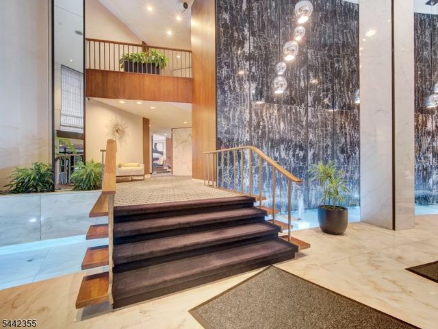 1 Claridge Dr 925, Verona Twp., NJ 07044