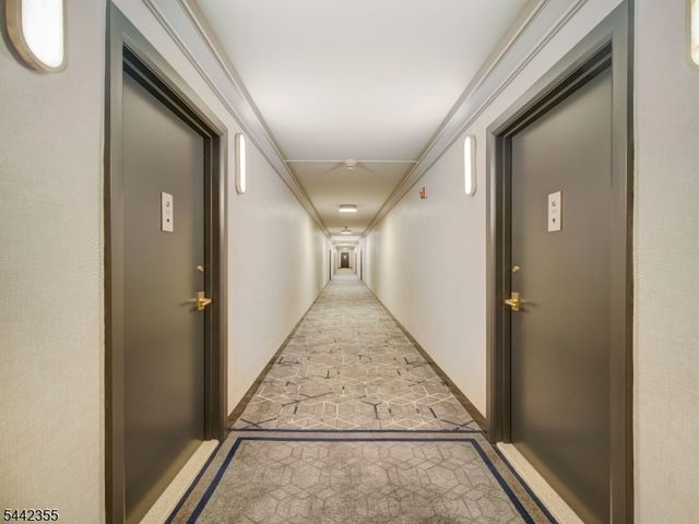 1 Claridge Dr 925, Verona Twp., NJ 07044