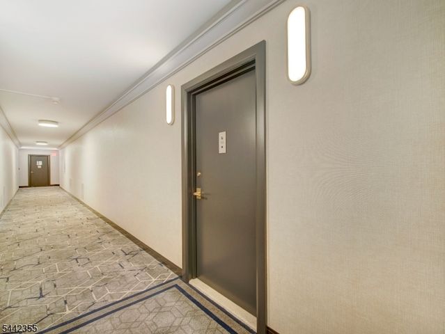 1 Claridge Dr 925, Verona Twp., NJ 07044