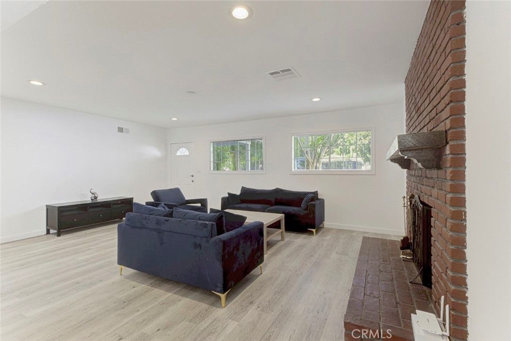 Image 13 of property listing at 14918 Wyandotte, Van Nuys, CA 91405