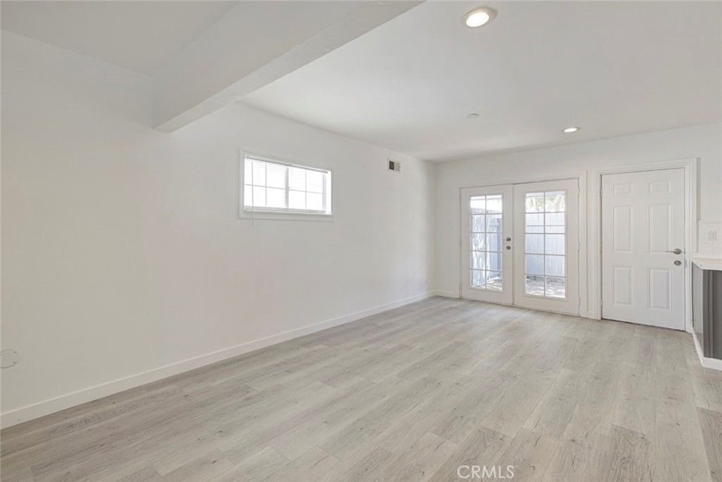 Image 16 of property listing at 14918 Wyandotte, Van Nuys, CA 91405