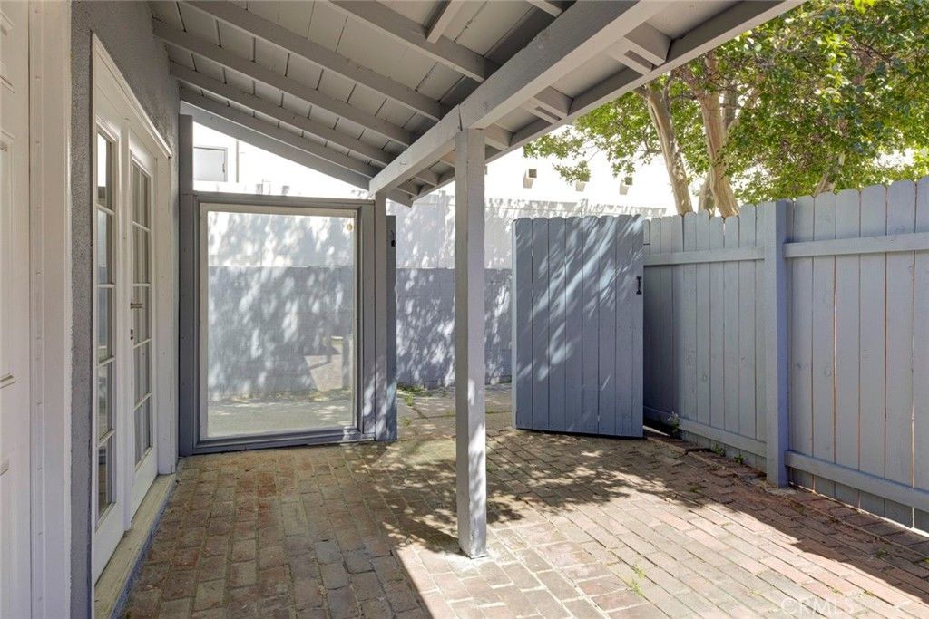 Image 23 of property listing at 14918 Wyandotte, Van Nuys, CA 91405