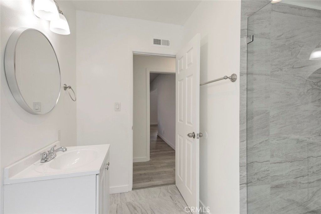 Image 26 of property listing at 14918 Wyandotte, Van Nuys, CA 91405