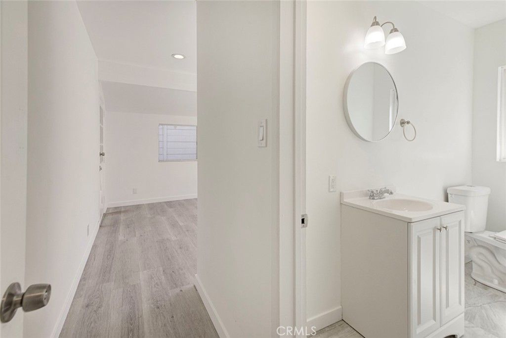 Image 27 of property listing at 14918 Wyandotte, Van Nuys, CA 91405