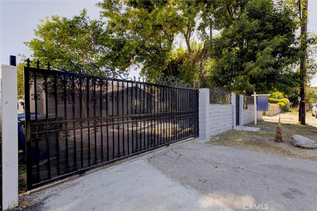 Image 4 of property listing at 14918 Wyandotte, Van Nuys, CA 91405