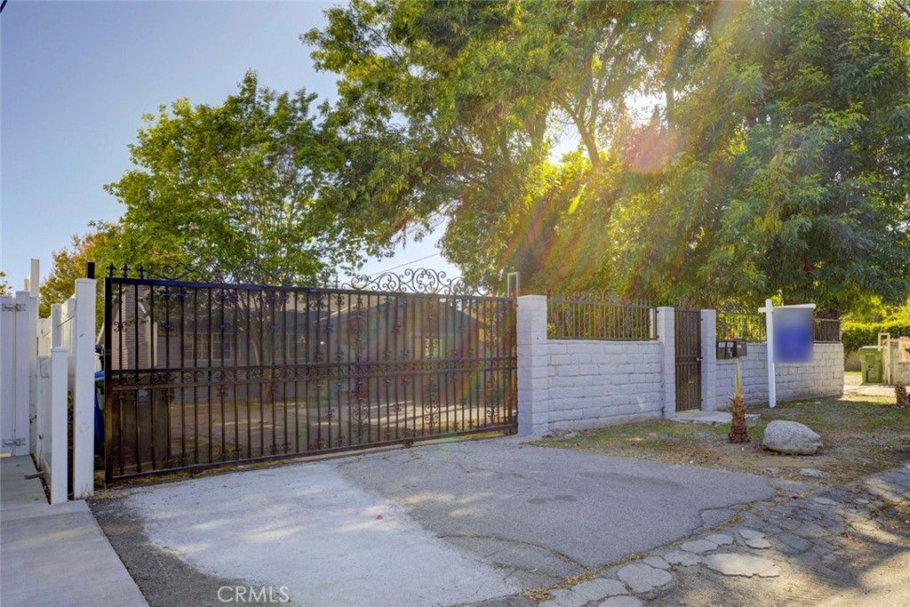 Image 5 of property listing at 14918 Wyandotte, Van Nuys, CA 91405