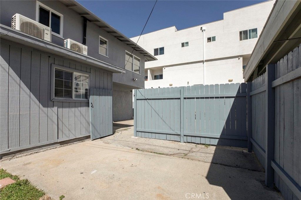 Image 58 of property listing at 14918 Wyandotte, Van Nuys, CA 91405
