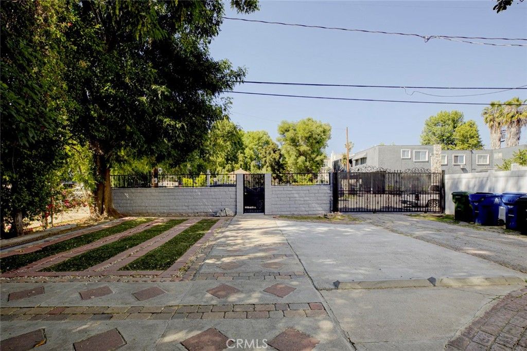 Image 9 of property listing at 14918 Wyandotte, Van Nuys, CA 91405